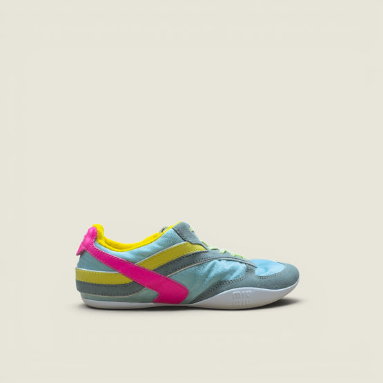 Gymnasium technical fabric and suede sneakers