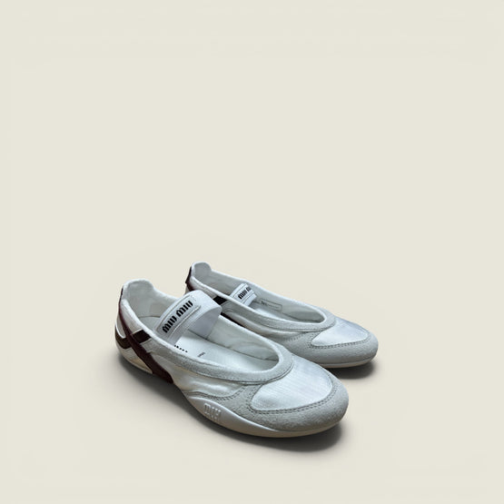Gymnasium technical fabric and suede ballerinas