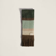 Wool scarf with fringes