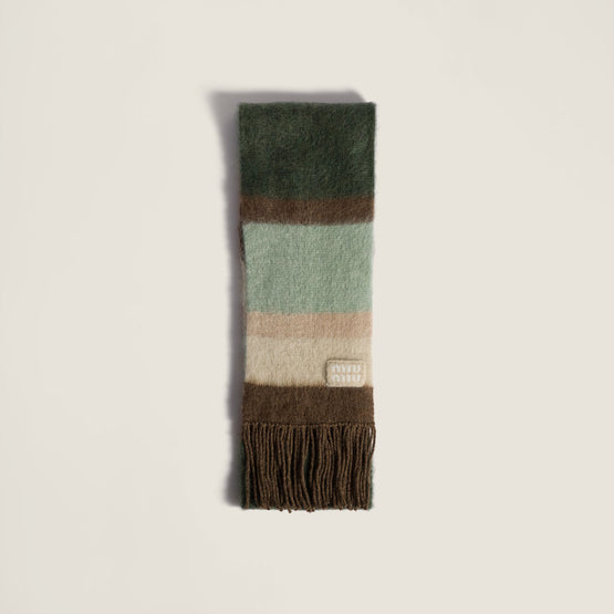 Wool scarf with fringes