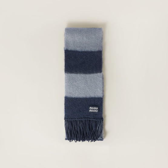 Wool scarf with fringes