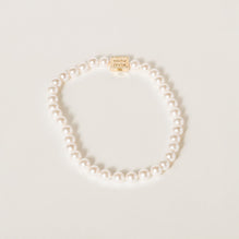 Metal necklace with synthetic pearls