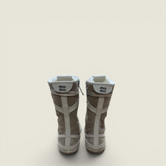 Gymnasium suede and shearling boxer boots