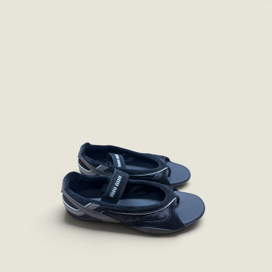 Gymnasium technical fabric thong ballerinas