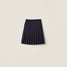 Pleated chino skirt