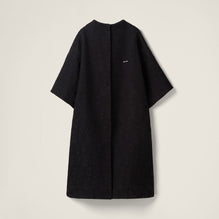 Single-breasted matelassé effect jacquard cape