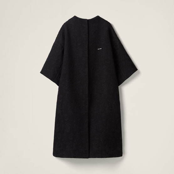 Single-breasted matelassé effect jacquard cape