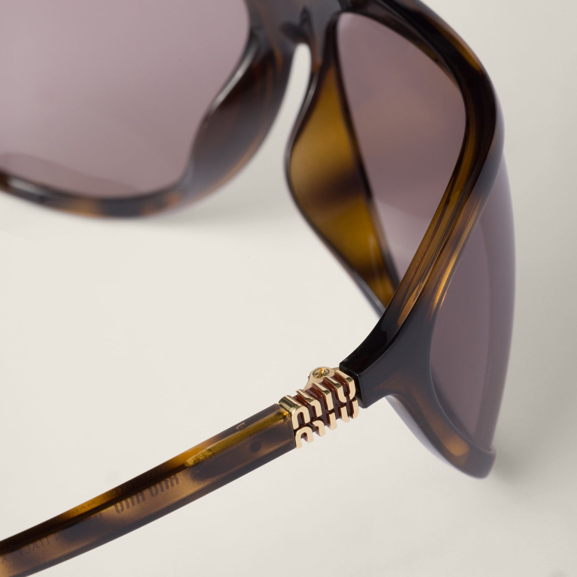 Women Miu Enigme Sunglasses - Lenses Mauve